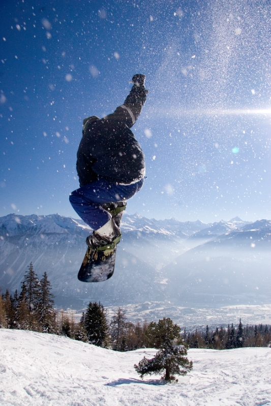 Thomas snowboard jump, Montana Crans Switzerland.jpg - Thomas snowboard jump